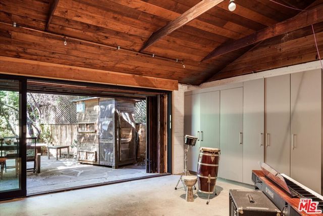 2056 Oakstone, Los Angeles, CA 90046