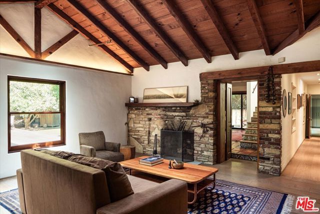 2056 Oakstone, Los Angeles, CA 90046