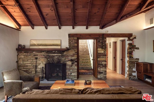 2056 Oakstone, Los Angeles, CA 90046