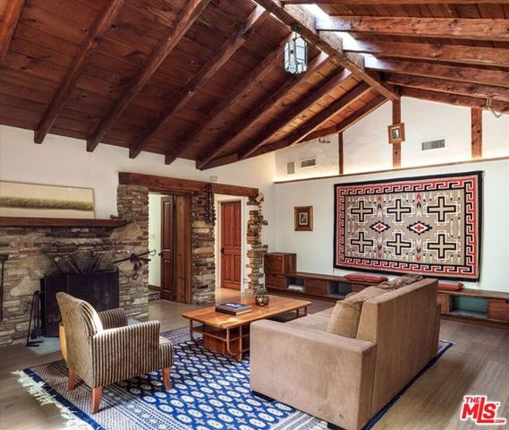 2056 Oakstone, Los Angeles, CA 90046