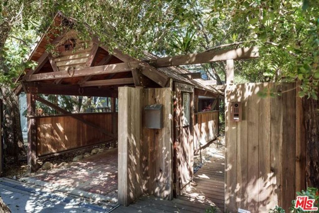 2056 Oakstone, Los Angeles, CA 90046