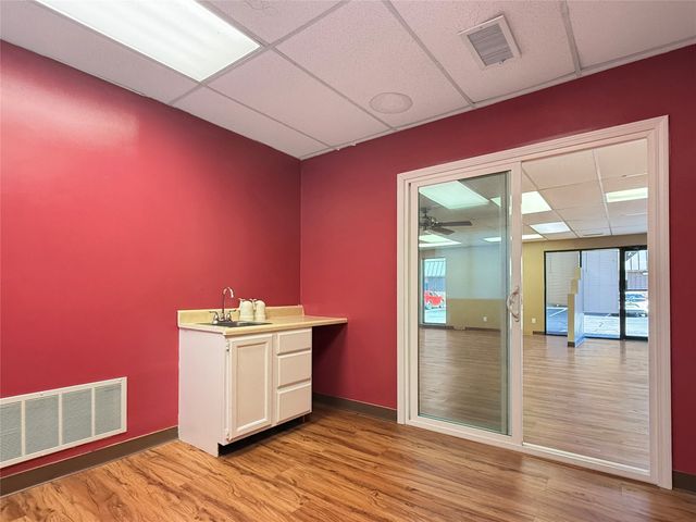 8365 University Boulevard A, Clive, IA 50325