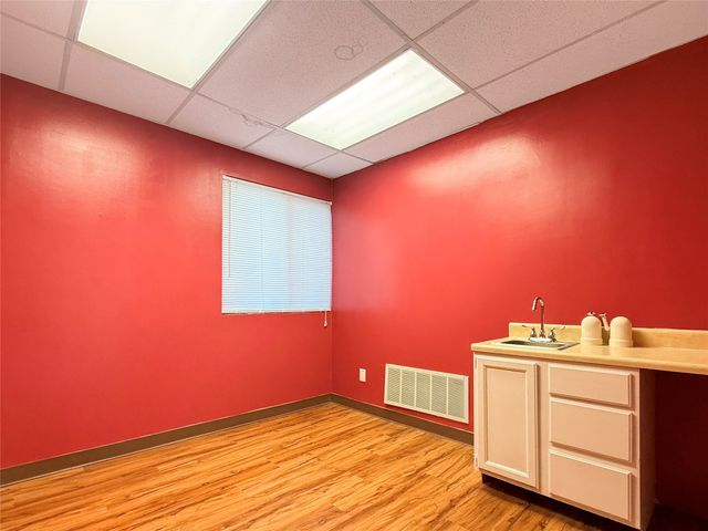 8365 University Boulevard A, Clive, IA 50325