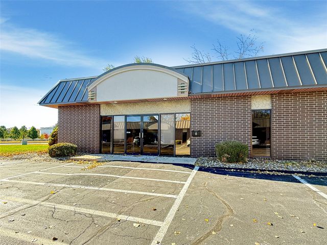 8365 University Boulevard A, Clive, IA 50325