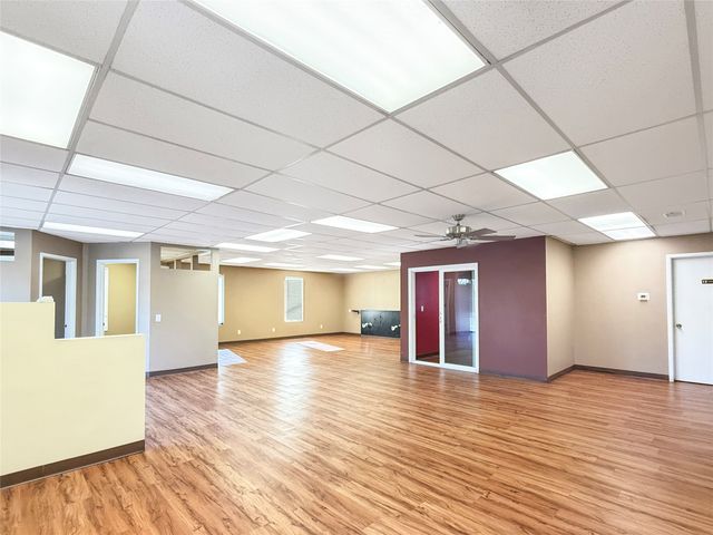 8365 University Boulevard A, Clive, IA 50325