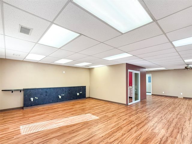 8365 University Boulevard A, Clive, IA 50325