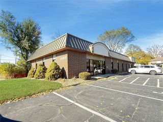 8365 University Boulevard A, Clive, IA 50325