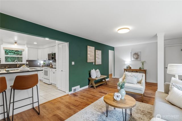 13054 30th Avenue NE, Seattle, WA 98125