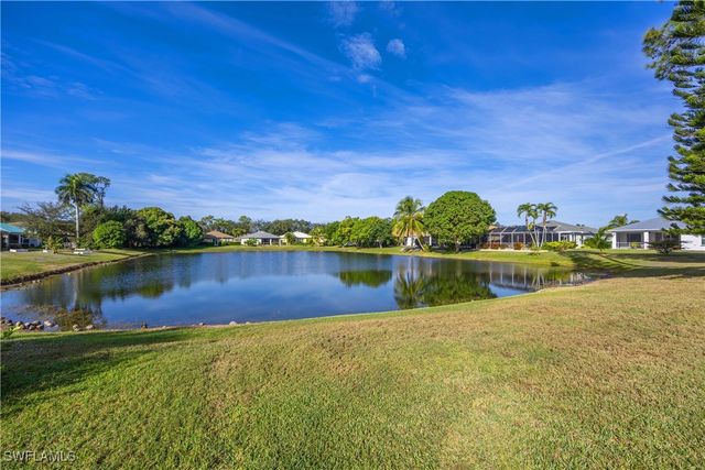 223 Stanhope CIR, Naples, FL 34104