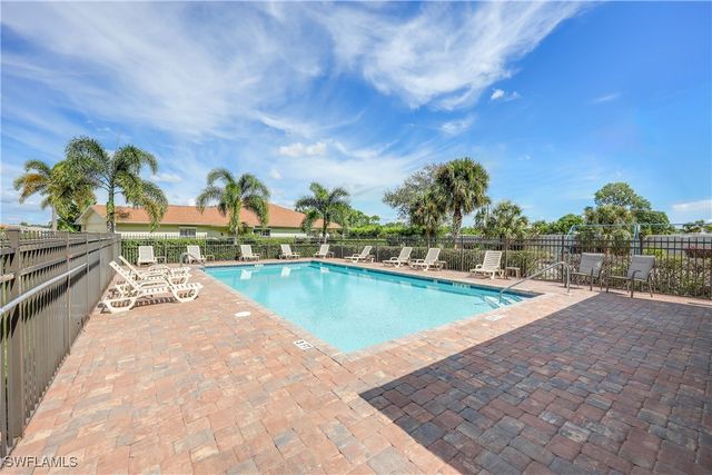 223 Stanhope CIR, Naples, FL 34104