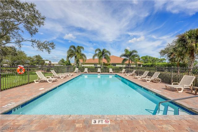 223 Stanhope CIR, Naples, FL 34104