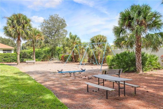 223 Stanhope CIR, Naples, FL 34104