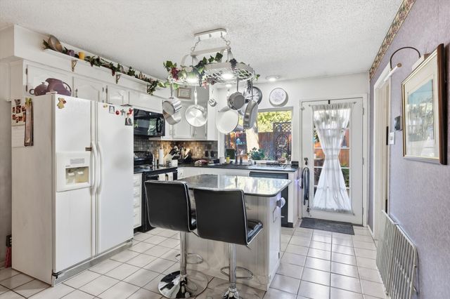 2909 Oakridge Drive, Bedford, TX 76021