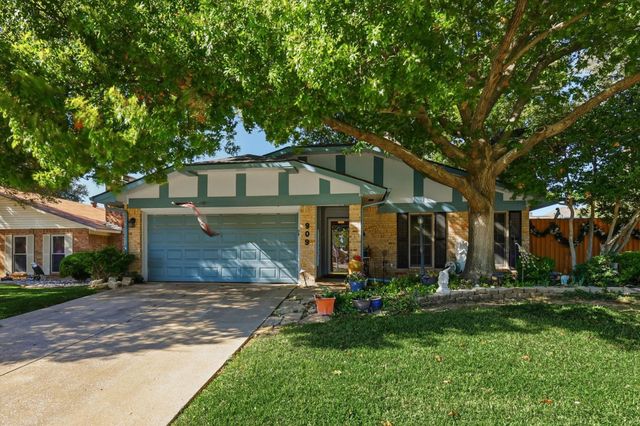 2909 Oakridge Drive, Bedford, TX 76021