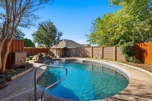 2909 Oakridge Drive, Bedford, TX 76021