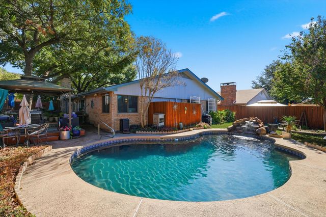 2909 Oakridge Drive, Bedford, TX 76021