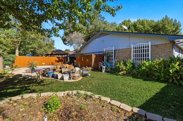 2909 Oakridge Drive, Bedford, TX 76021