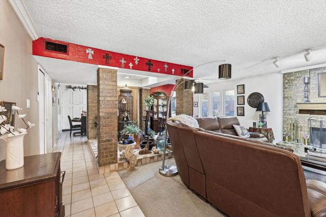 2909 Oakridge Drive, Bedford, TX 76021