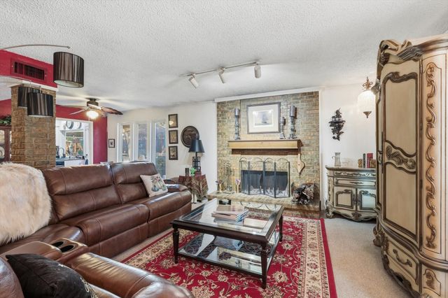 2909 Oakridge Drive, Bedford, TX 76021