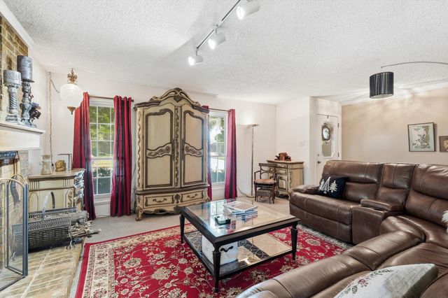 2909 Oakridge Drive, Bedford, TX 76021