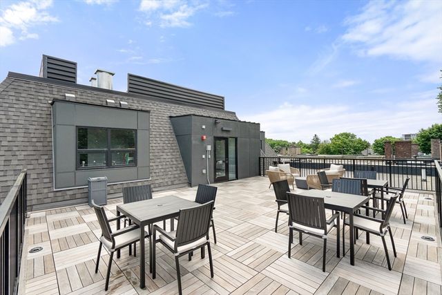 136 Babcock St 402, Brookline, MA 02446