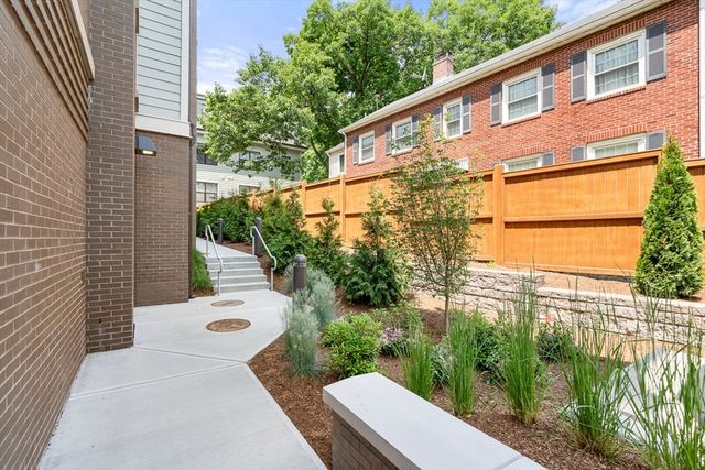 136 Babcock St 402, Brookline, MA 02446