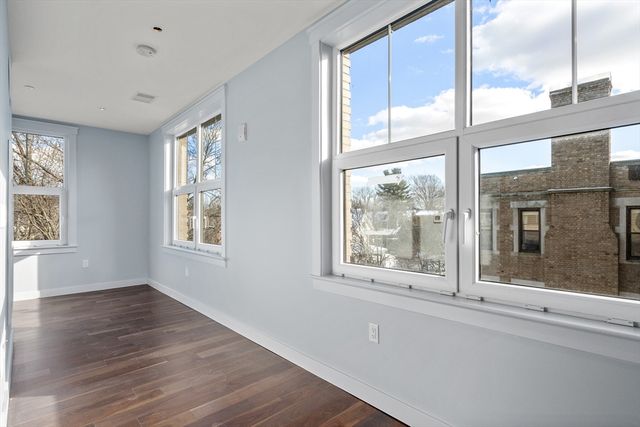 136 Babcock St 402, Brookline, MA 02446