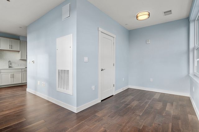 136 Babcock St 402, Brookline, MA 02446