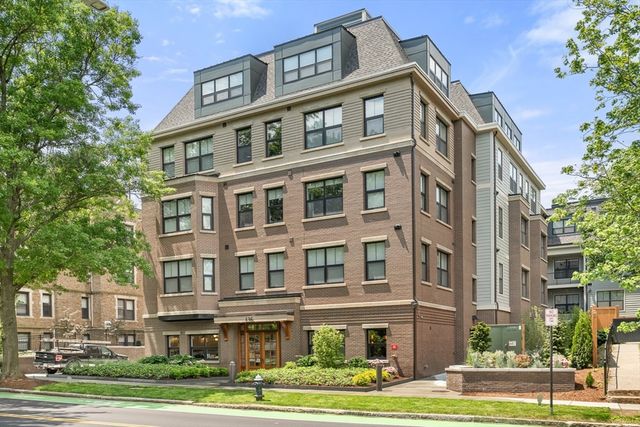 136 Babcock St 402, Brookline, MA 02446