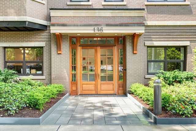 136 Babcock St 402, Brookline, MA 02446