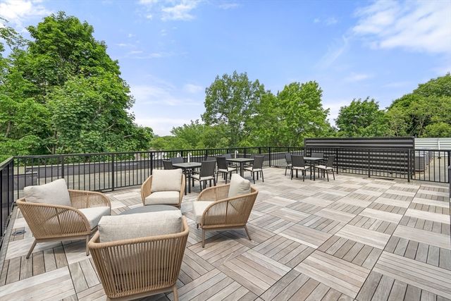 136 Babcock St 402, Brookline, MA 02446