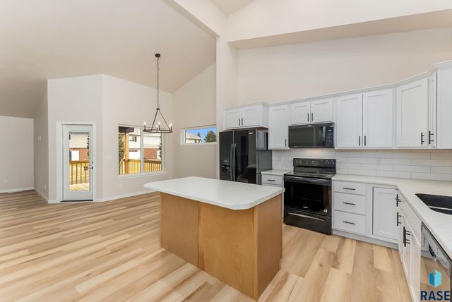 116 S Freshwater Ave Avenue, Brandon, SD 57005