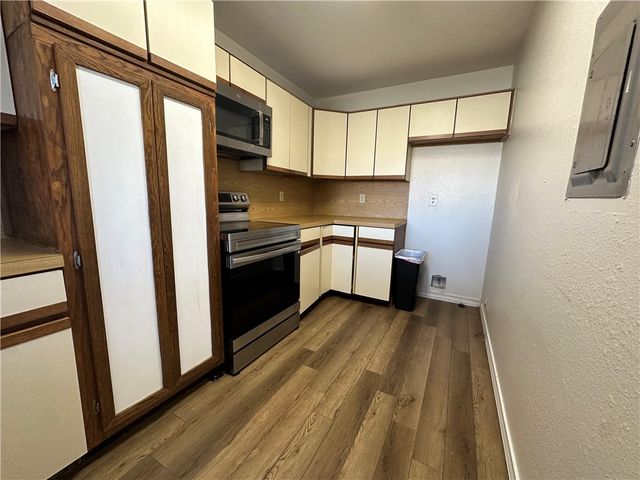 738 Imperial Harbor Dr, Corpus Christi, TX 78402