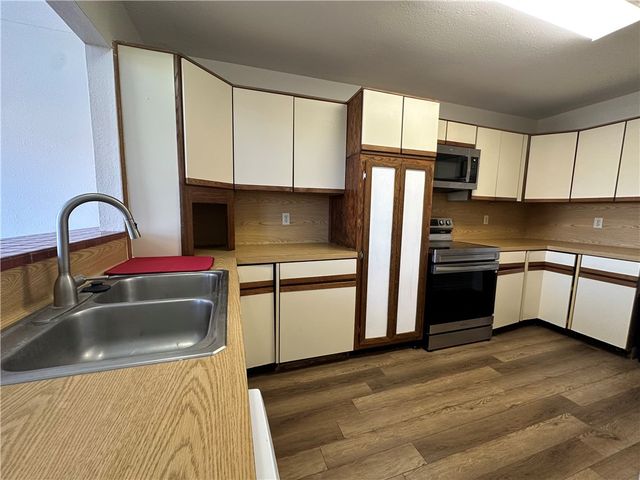 738 Imperial Harbor Dr, Corpus Christi, TX 78402