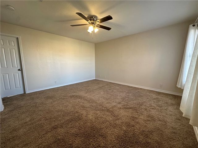 738 Imperial Harbor Dr, Corpus Christi, TX 78402