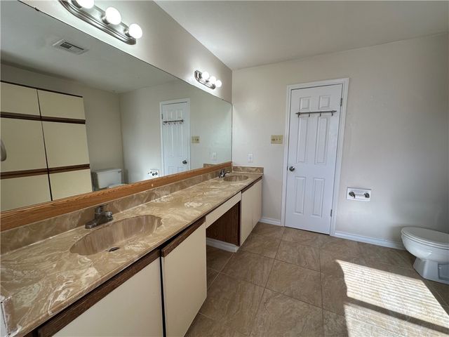 738 Imperial Harbor Dr, Corpus Christi, TX 78402