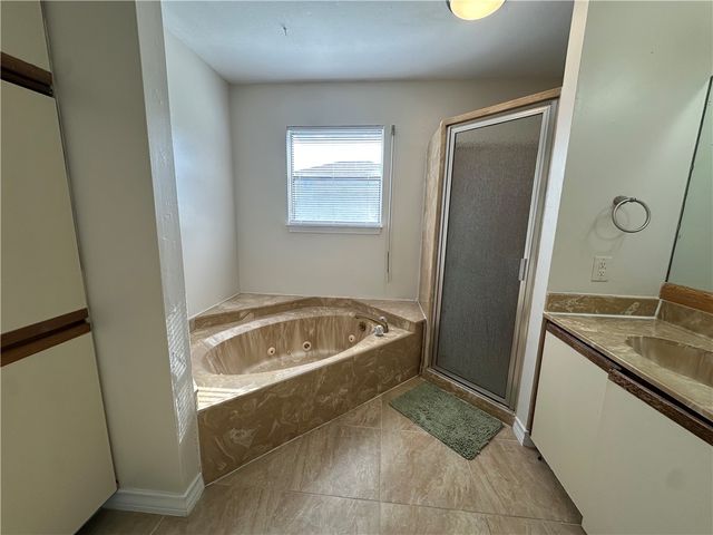 738 Imperial Harbor Dr, Corpus Christi, TX 78402