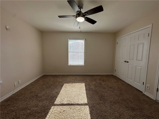 738 Imperial Harbor Dr, Corpus Christi, TX 78402