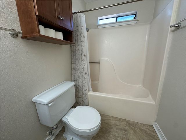 738 Imperial Harbor Dr, Corpus Christi, TX 78402