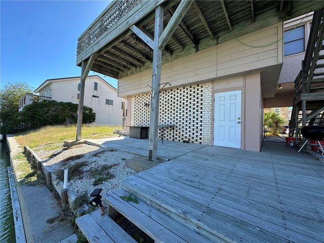 738 Imperial Harbor Dr, Corpus Christi, TX 78402