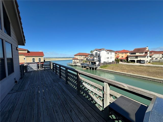 738 Imperial Harbor Dr, Corpus Christi, TX 78402