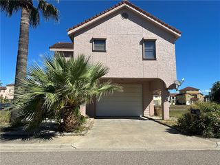 738 Imperial Harbor Dr, Corpus Christi, TX 78402