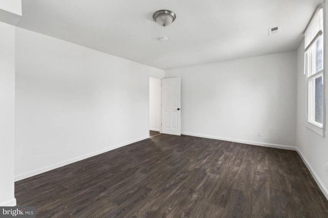 211 BROAD ST, Beverly, NJ 08010