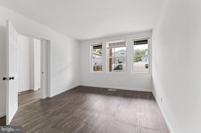 211 BROAD ST, Beverly, NJ 08010