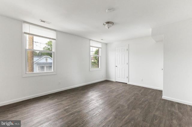 211 BROAD ST, Beverly, NJ 08010