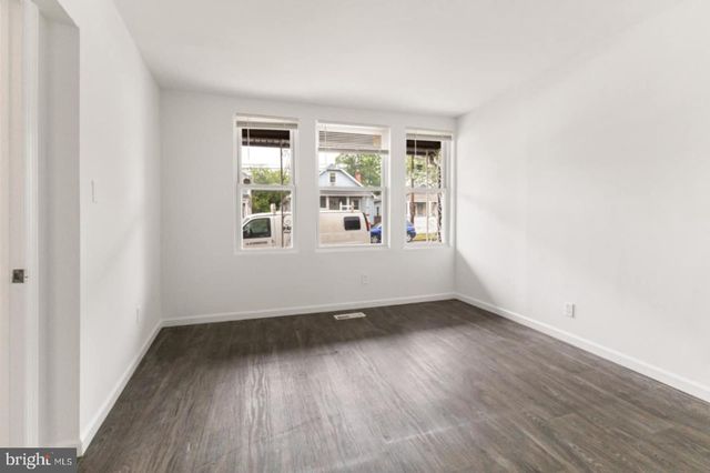 211 BROAD ST, Beverly, NJ 08010