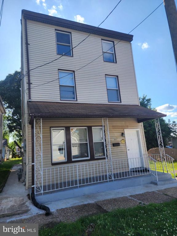 211 BROAD ST, Beverly, NJ 08010