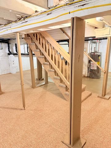 12 Weston St, Wilbraham, MA 01095