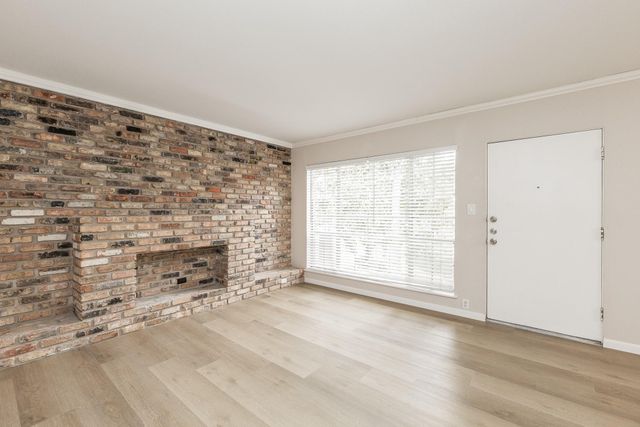 2101 Fountain View Drive 46C, Houston, TX 77057