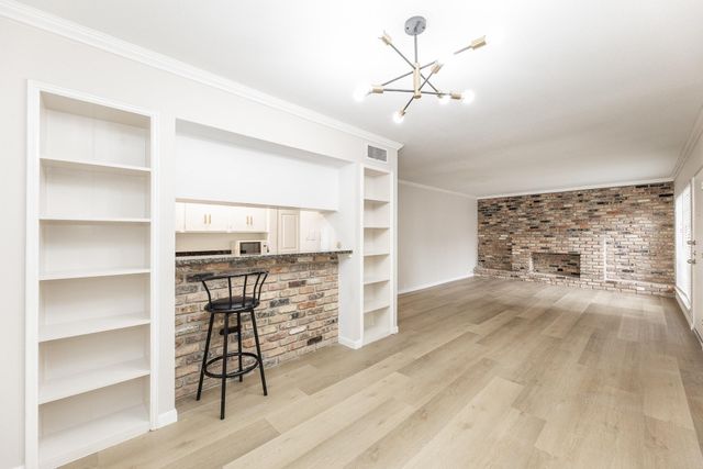 2101 Fountain View Drive 46C, Houston, TX 77057